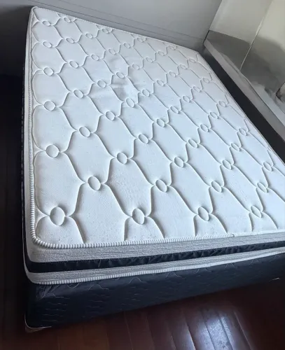 Vendo Cama Box - base + colchão