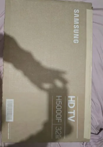 TV Samsung HD TV H5000F 32" lacrada na caixa