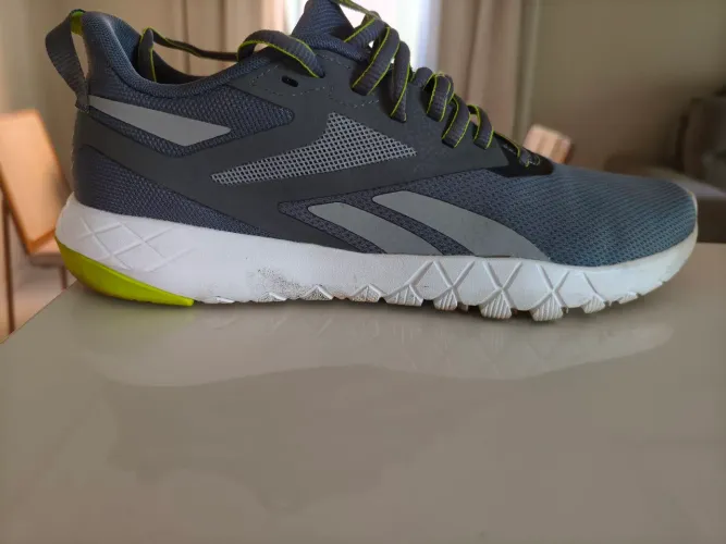 Vende -se tênis ! R$ 140,00