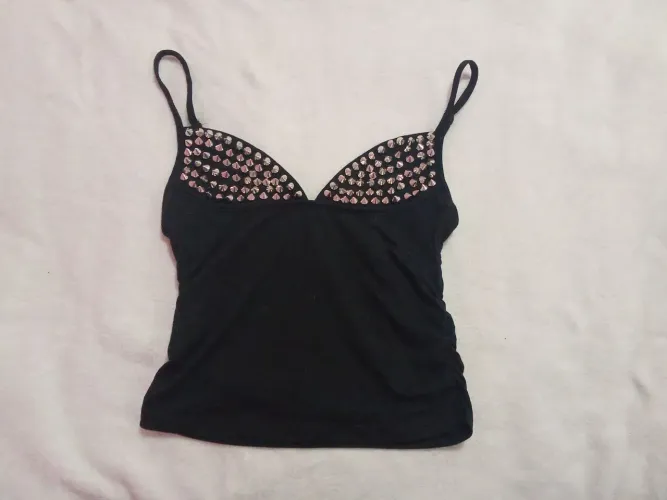 blusa importada preta com spikes tamanho P grande