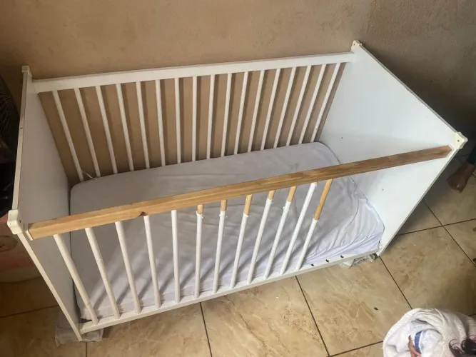 Vende-se berço americano