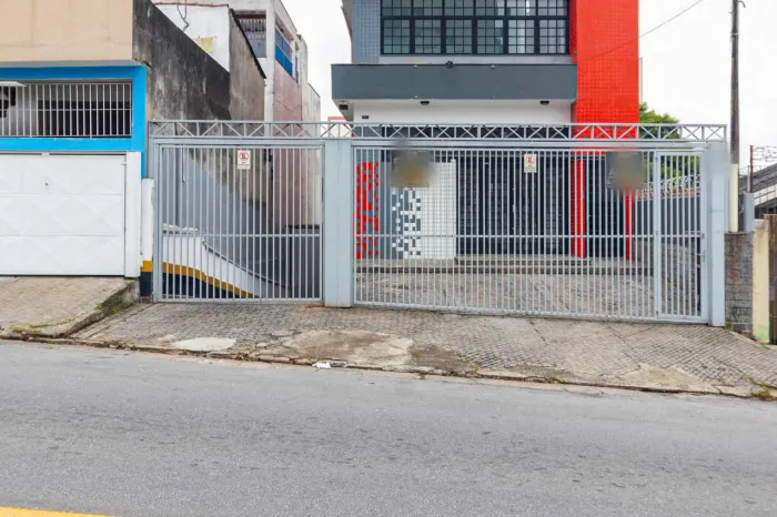 Prédio comercial na Rua Júlio Colaço, 371 295 m²