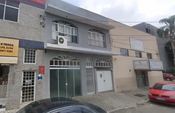 Centro- Salão comercial de 50 m2, 2 toaletes, sem estacto. Em frente à Sabesp na R. Dolzan