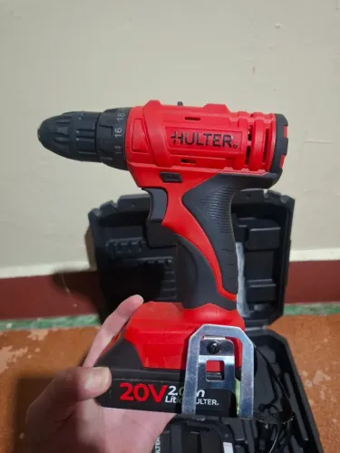 Parafusadeira e Furadeira à Bateria Hulter 20V Bivolt com maleta