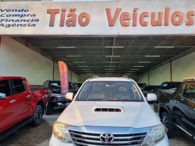 Toyota Hilux SW4 SRV D4-d 4X4 3.0 TDI Dies. AUT 2013