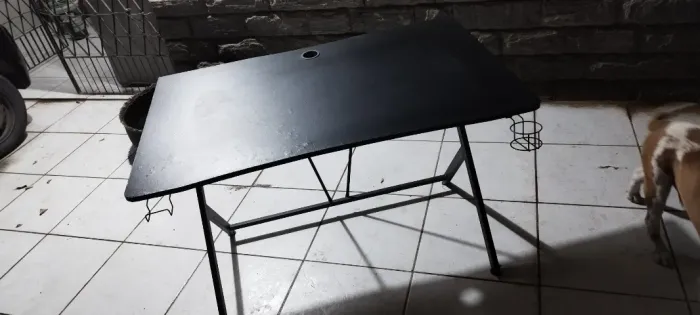 Mesa Gamer Preta com Estrutura de Aço | Excelente Estado