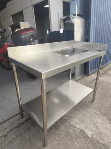 Pia Inox 2,20x0,60x0,90m com Bojo 60x40 e Prateleira Inferior