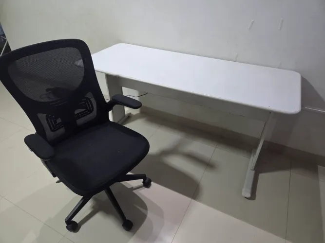Cadeira e mesa de estudo/escritório