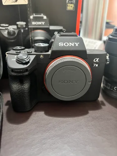 Sony A7 III NOVINHA + LENTE 28-70 + BATERIA EXTRA + CARTÃO DE MEMÓRIA + MICROF- 4500 cliqu