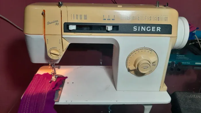 Máquina de costura singer Facilita 30