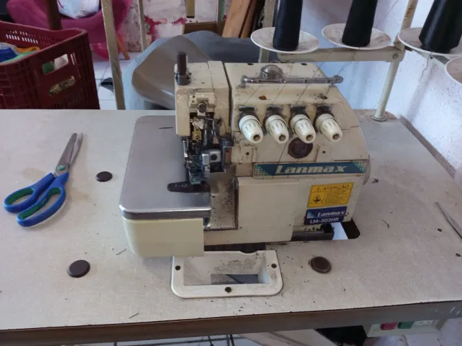 Vendo máquina de costura goleira e ponto cadeia lamax