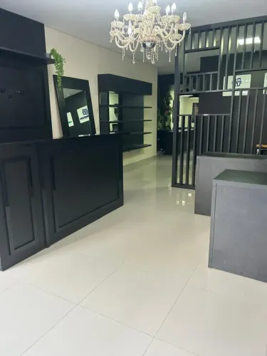 Sala comercial, com 70 mts² na segunda avenida, em Meia Praia - Itapema - SC