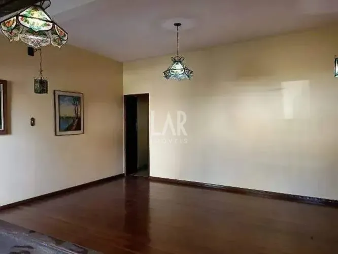 Casa com 8 Quartos à Venda no Nova Suíça | 302m² Construídos | Terreno 386m² | 3 Vagas | R