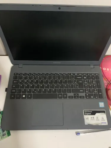 Vendo notebook em perfeito estado de conservação, funcionando tudo perfeitamente