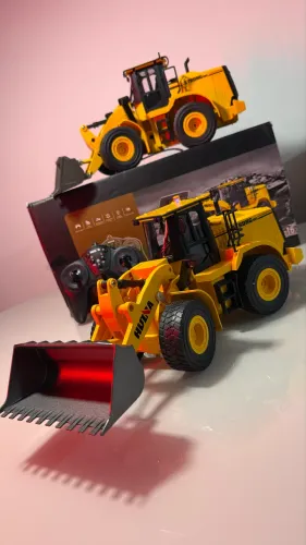 Carregadeira de Controle Remoto 1/16