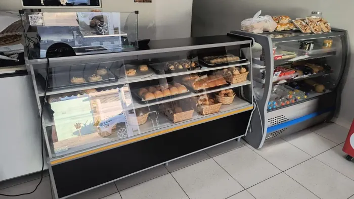Balcão refrigerado e balcão seco