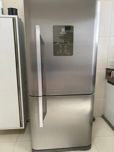 Geladeira com freezer
