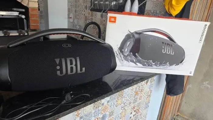 Vendo JBL bom Box 3 semi nova apenas 1 mês de uso