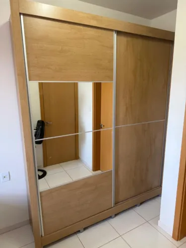 Guarda-Roupa Gazin Espelhado- R$ 950,00- 238 cm alt x 206 cm comp x 52- excelente estado