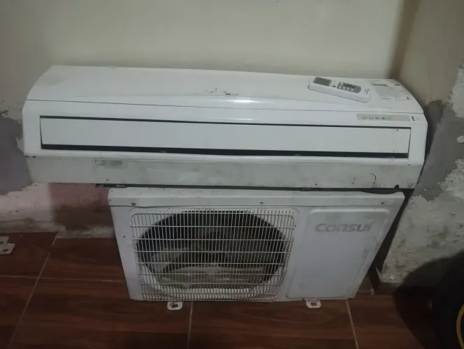 Ar condicionado com compressor colado