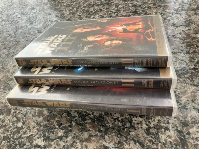 DVDs da trilogia prequel de Star Wars (Episódios I, II e III)