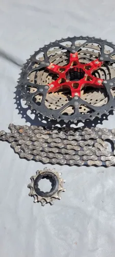 K7 sunrace 11v 12-50 T + corrente KMC x11 (kit meia vida)