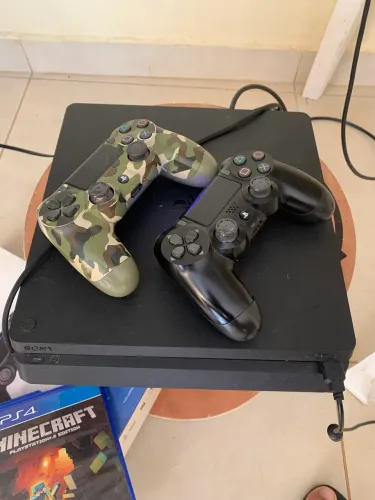 Vendo ps4 slim completo