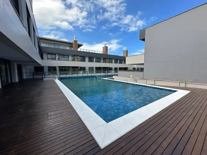 Apartamento de alto padrão com 3 suítes, no Condomínio Iconic Home & Resort, pé na areia, 