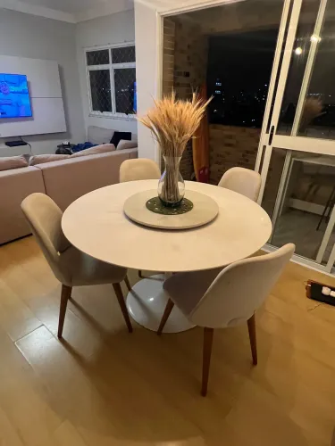Mesa de jantar com 4 cadeiras