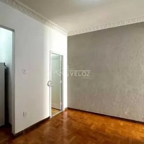 Kitnet/Conjugado : / Residencial / Glória