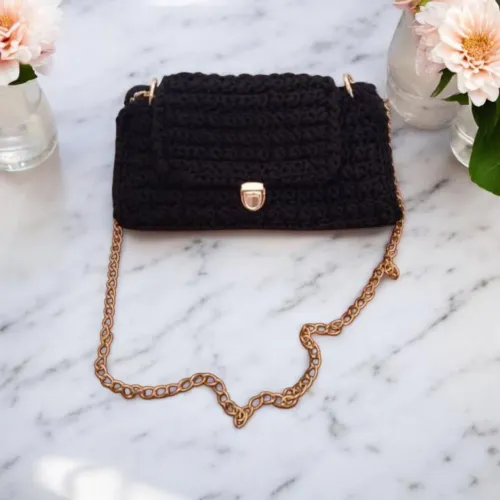 Bolsa Croche Preta Corrente Dourada