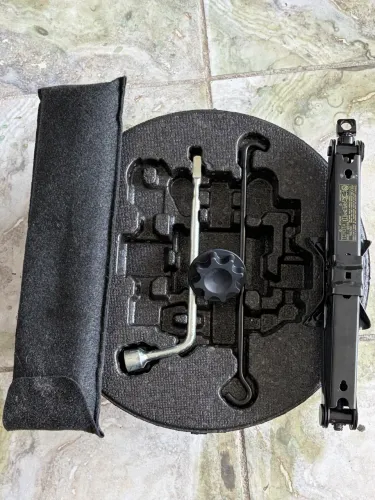 Vendo kit chave de roda, macaco, triângulo, step aro 16 zero 