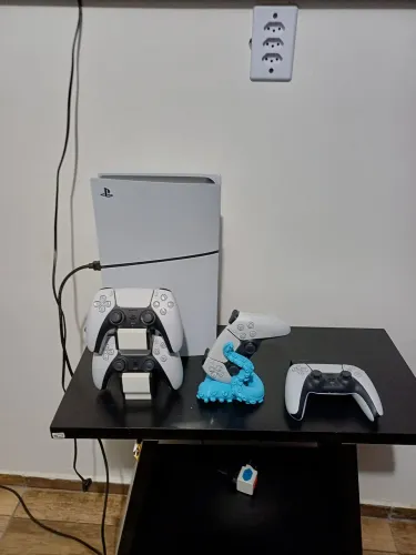 PlayStation 5 com 4 controles