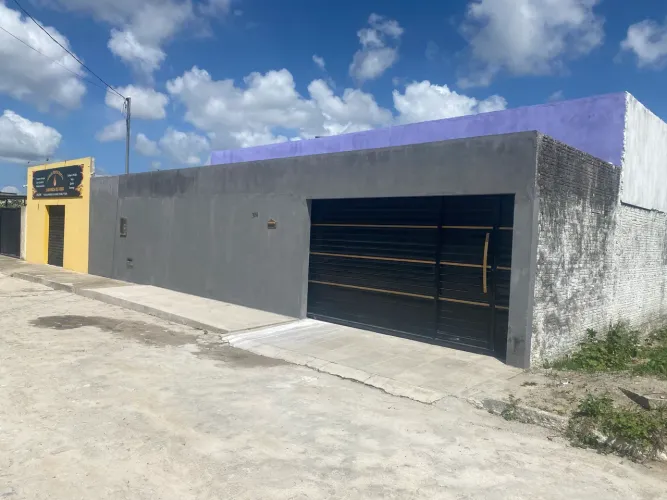 Vendo Ótima casa a frente da casa é essa cinza e a pare amarela