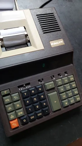 Calculadora eletrônica de mesa, modelo Facit 2531/1211