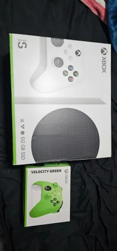 XBOX NOVO - na caixa com 2 controles