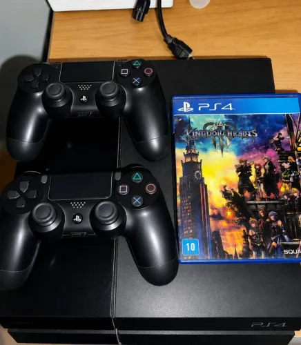 PS4 FAT 500Gb usado + 2 Controles + Kingdom Hearts 3/ Pagamento PIX/ Retirada em SBC!!
