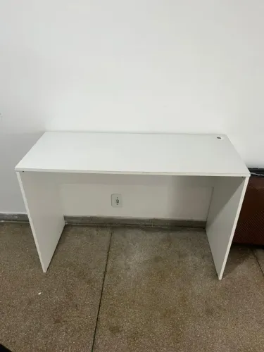 Escrivaninha branca