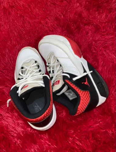 Tênis Nike Jordan Max Aura 3