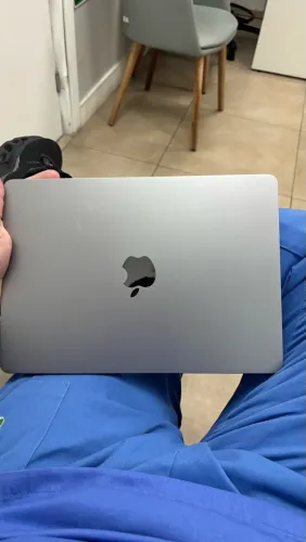 MAC BOOK AIR M3 8 GB de RAM e 256 GB SSD