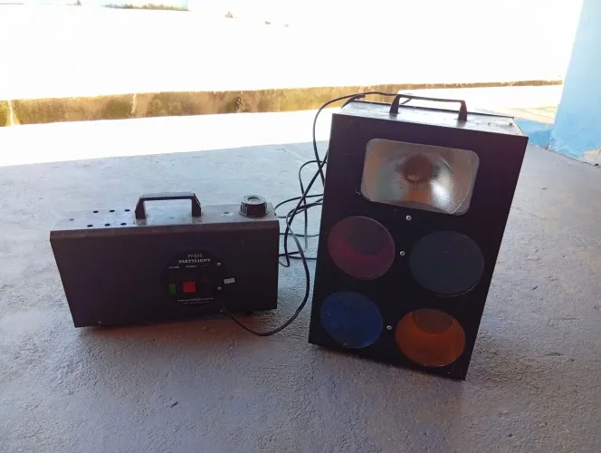 Vendo jogo de luz e máquina fumaça para festas 