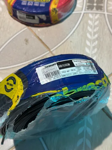 Duas peças de fio com 100m