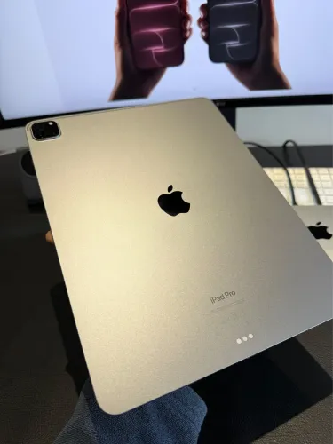 iPad Pro 12,9" M2 256GB 6a Geração + Apple Pencil + Capa Smart