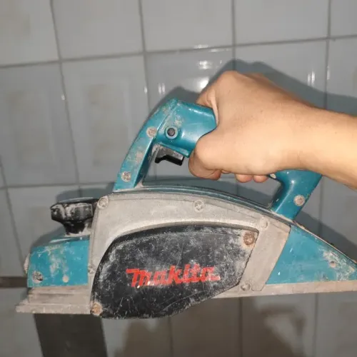 Plaina Elétrica Makita 1900B 127v
