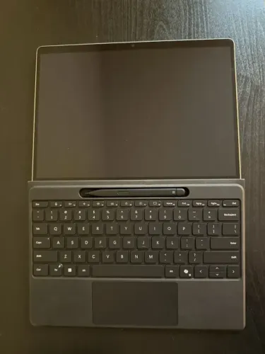 Microsoft Surface Pro 9 13 5g SQ3 8GB RAM 256GB