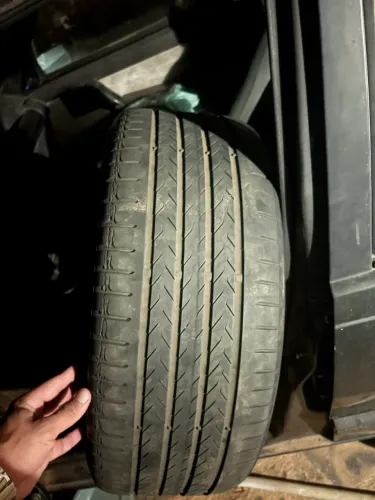 Pneus 235/45 R19