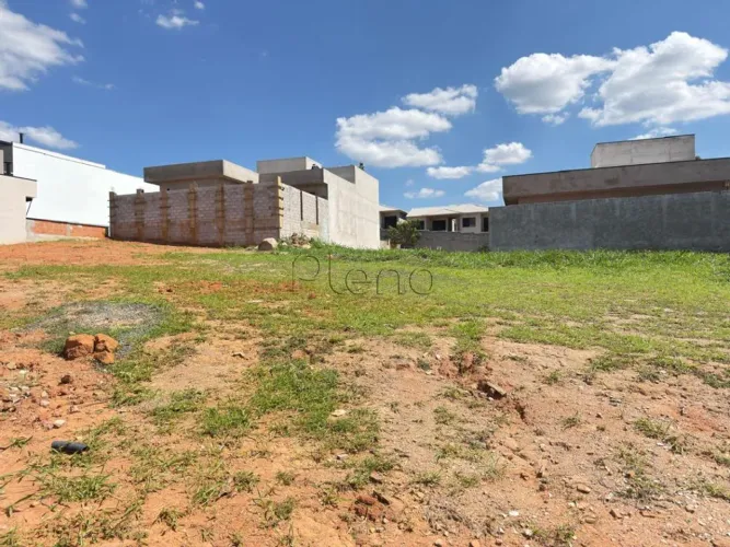 Terreno a Venda no Condomínio Colline Di Parma em Valinhos, no bairro Vila Capuava.