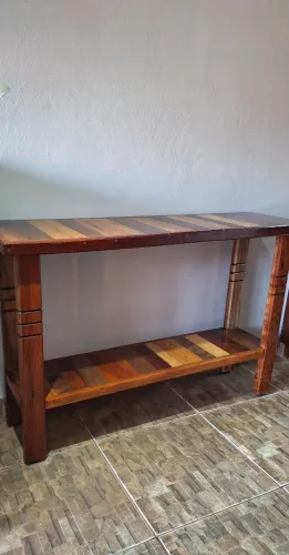 Aparador de madeira maciça 120cm