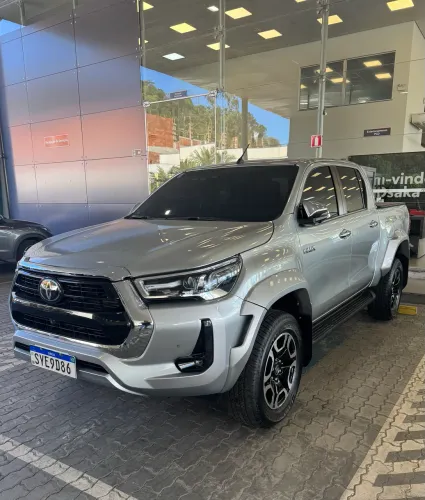 Toyota Hilux CD SRX Plus 4X4 2.8 TDI Die. Aut. 2024
