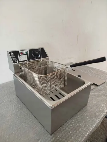 Fritadeira com tampa 7 litros nova toda em inox 220v a pronta entrega aceito cartão